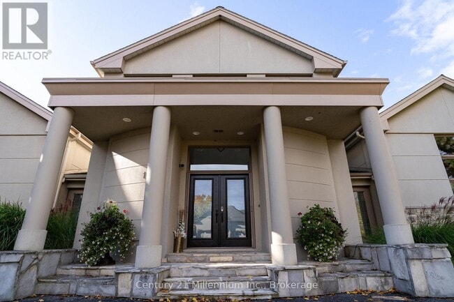 Photo du bâtiment - 160 Grand Cypress Ln