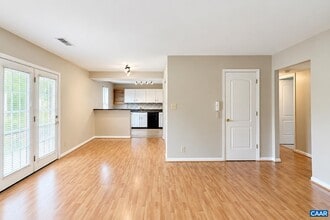 Building Photo - 1223 Villa Ln