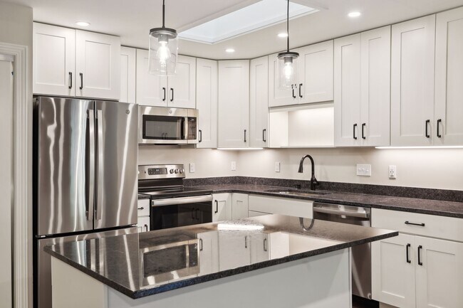 Foto del edificio - 1195 Weston Ln N