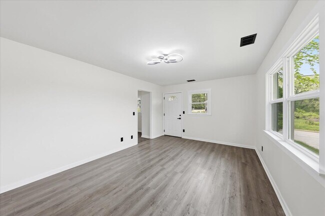 Foto del edificio - 6128 Red Bank Rd