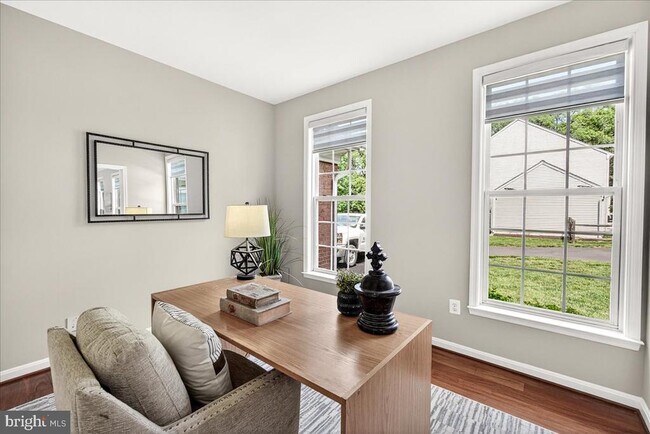 Foto del edificio - 9938 Timberknoll Ln