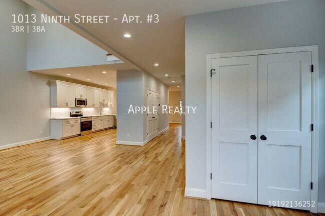 Building Photo - 1013 Ninth #3 - Beautiful, Updated- 3 bedr...