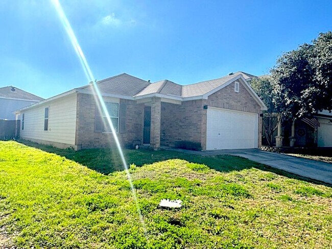 Photo - Nice Open  1 story 3 bedroom 2 bath in wes... House