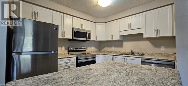 Building Photo - 50 Pinnacle Dr