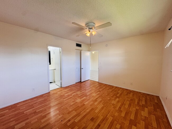 Building Photo - 8025 S Colony Cir