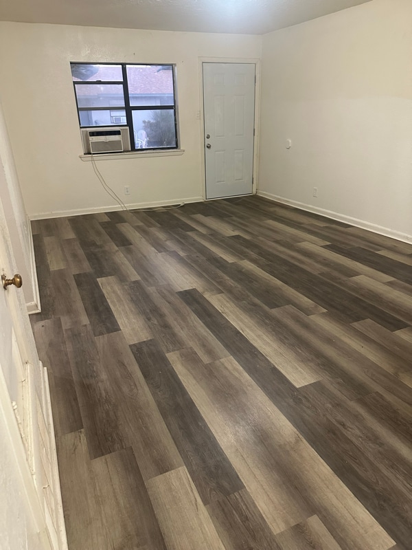 Building Photo - 1700 Pontiac Dr