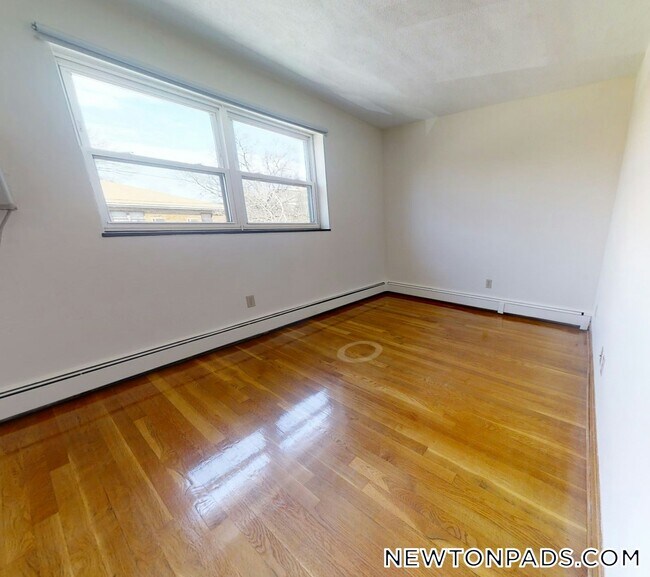 Building Photo - 272 Grove St