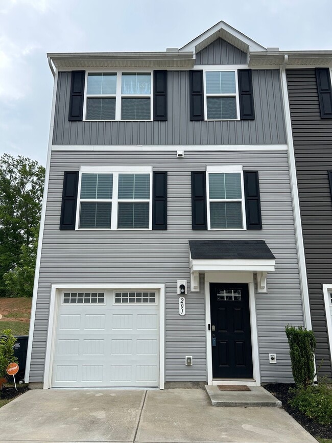 Building Photo - 201 Maple Frg Trl