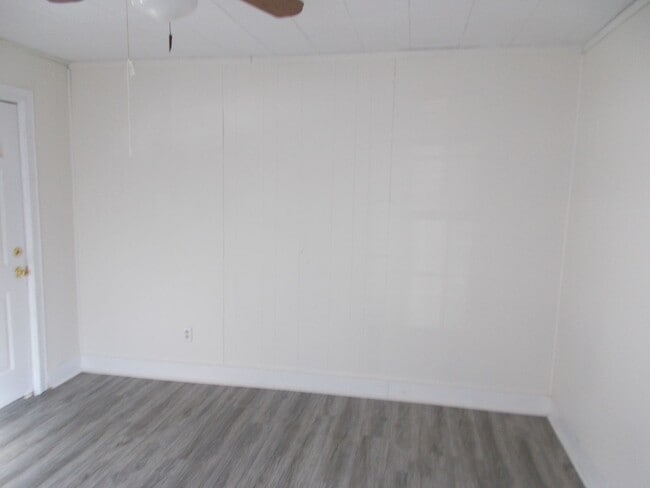 Building Photo - Spacious 1-Bedroom, 1-Bath Unit – 1,000 Sq...