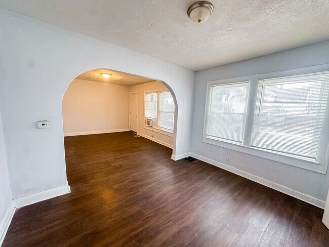 Building Photo - 136 W 37th St
