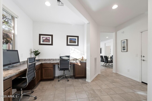 Building Photo - 678 E Cobble Stone Dr
