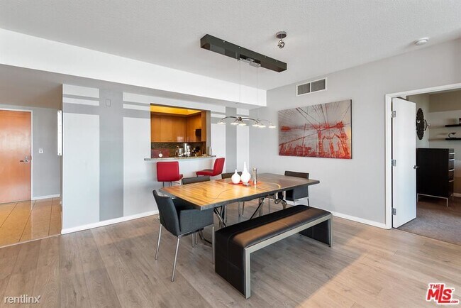 Building Photo - 2 br, 3 bath Condo - 13600 Marina Pointe D...