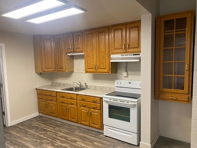 Building Photo - Burlington Two Bedroom with Large 2 Bay Shop