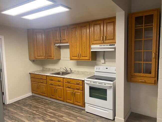 Foto del edificio - Burlington Two Bedroom with Large 2 Bay Shop
