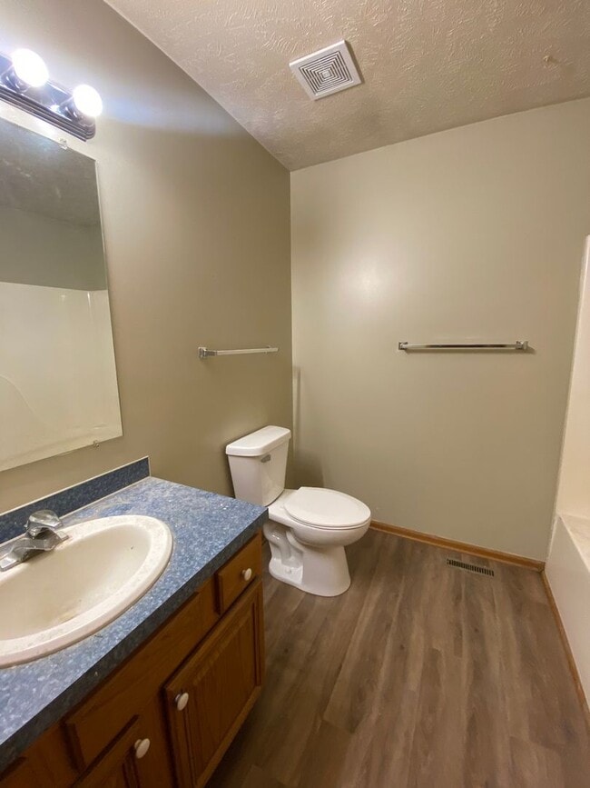 Building Photo - Updated 3/2 In SW Lincoln!