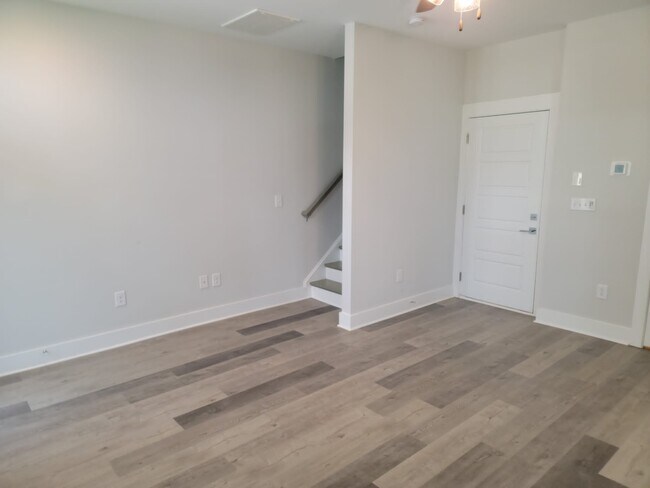 Building Photo - 2241 Electric Ln