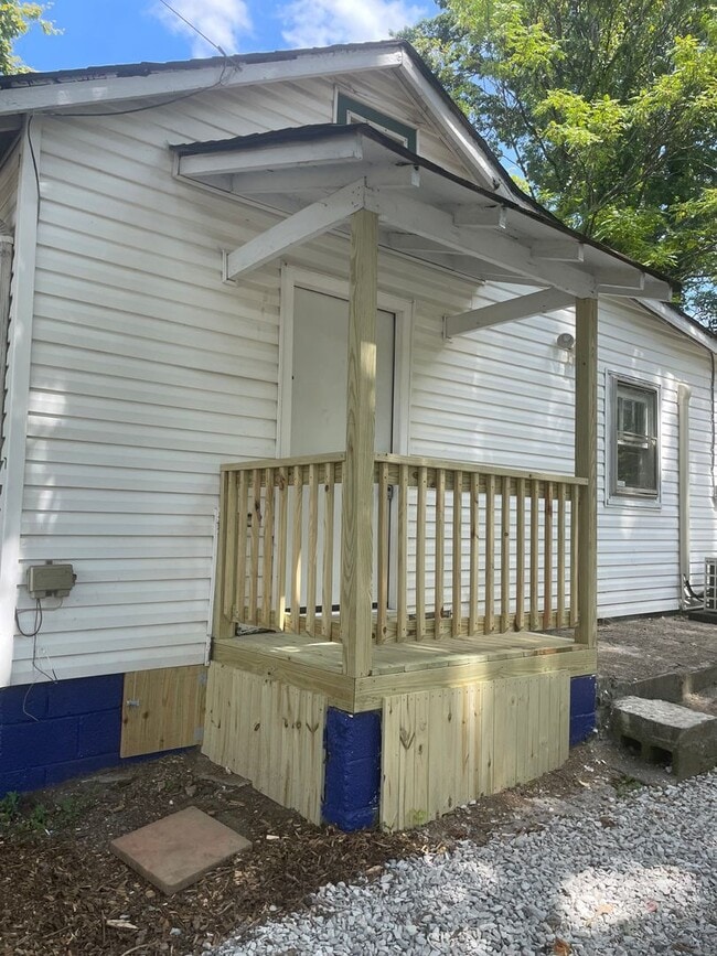 Building Photo - Knoxville 37914 - 2 Bedroom, 1 Bath Home -...
