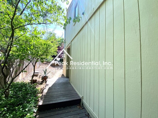 Building Photo - 3 br, 2.5 bath House - 12113 Summer Ridge ...