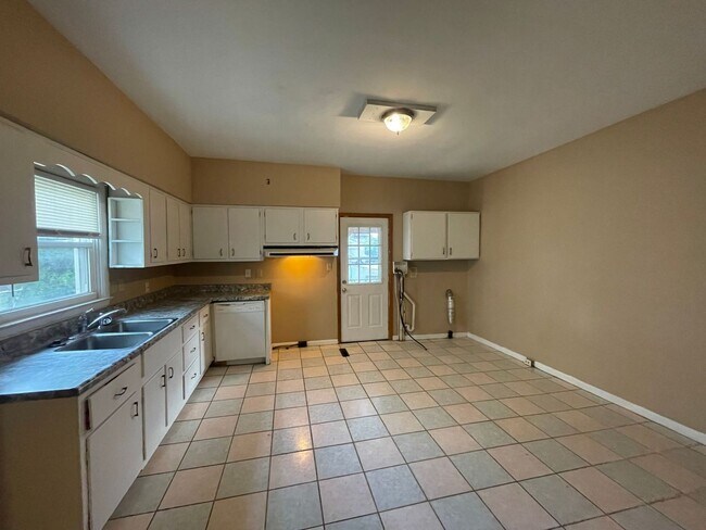 Building Photo - 267 Whitaker Ave