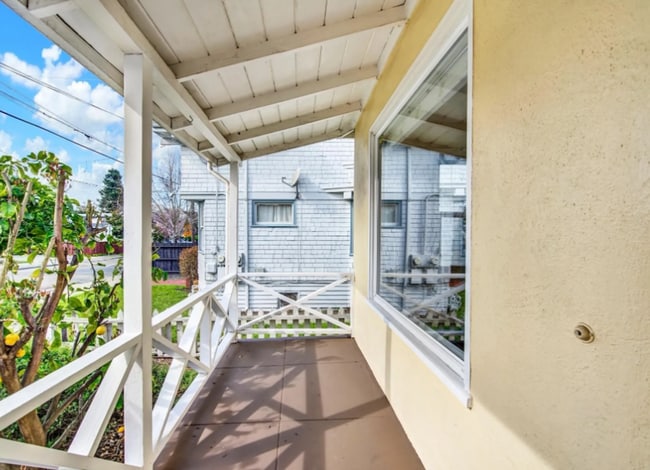 Building Photo - Spacious & Updated 2 BR / 1 BA Home in North Oakland – Move-In Ready!