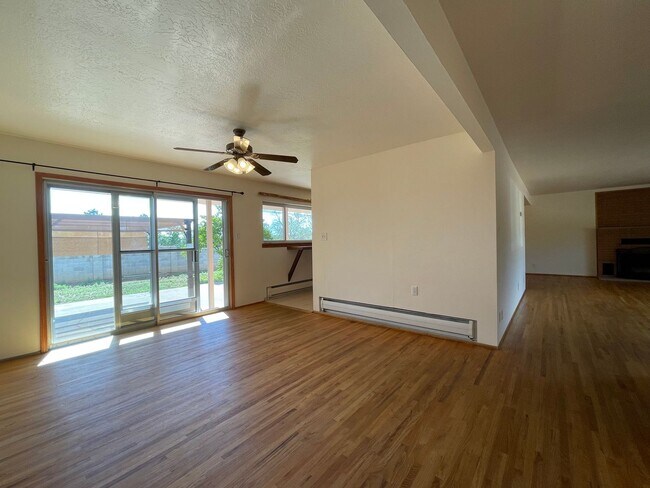 Building Photo - 512 Camino Solano