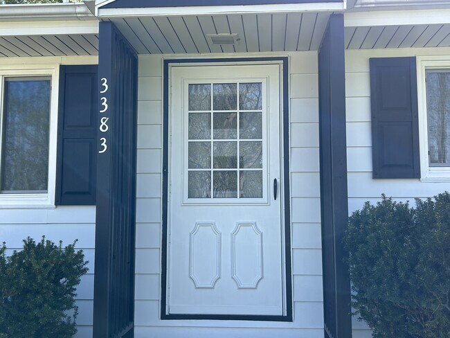 Entrada de la puerta principal - 3383 Locust Ln