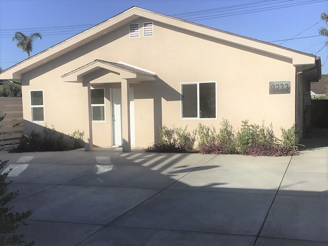 Front of House - 9233 Vanalden Ave