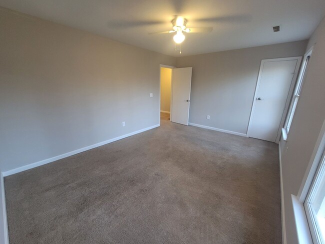 Spacious 2nd bedroom - 122 Kings Mill Dr