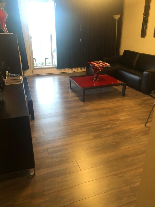 5885 Cavendish Boul Unit Camélia Manoir, Montréal, QC H4W 3H4