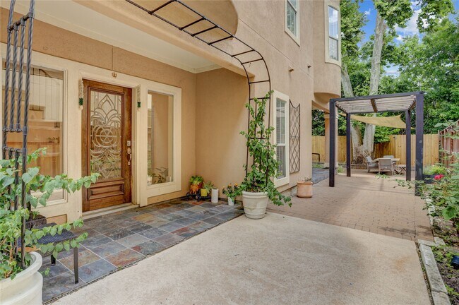 Foto del edificio - 4262 Childress St