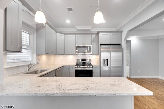 Building Photo - 267 S 10th St