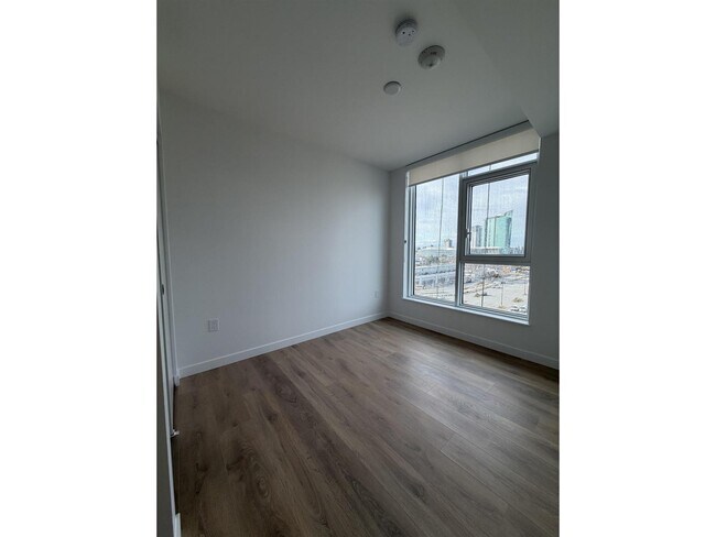 Photo du bâtiment - 13738 Central Ave