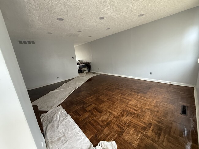 Foto del edificio - 906 Alcyon Dr