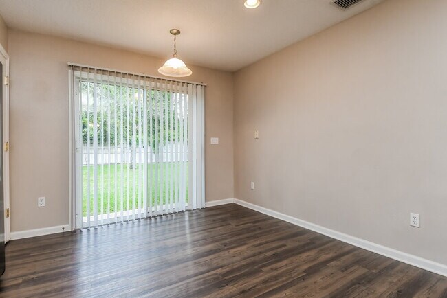 Foto del edificio - 948 Collinswood Dr