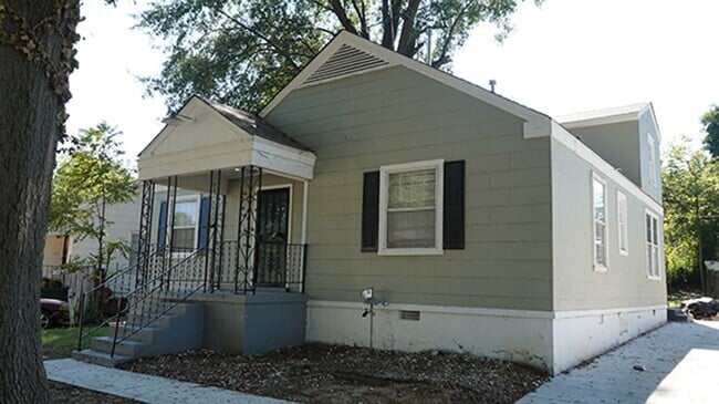 Building Photo - 1401 Alamo St