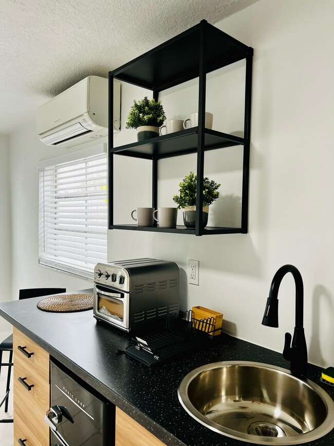 Foto del edificio - 911 NW 39th Ct