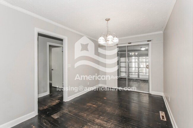 Foto del edificio - 1303 Whitehorse St