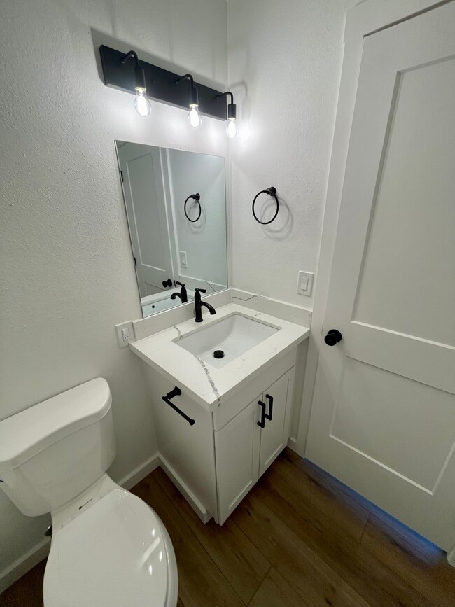 Building Photo - 1523 Ernest Ave