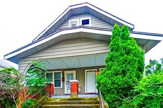 Building Photo - 461-463-463 Reinhard Ave