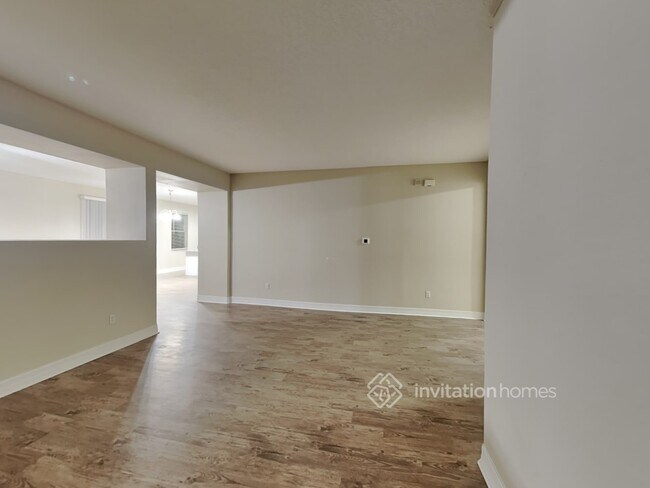 Foto del edificio - 558 Cascading Creek Ln
