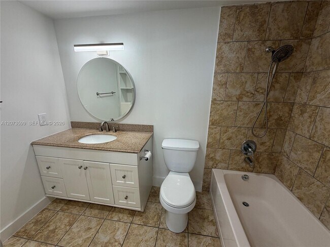 Foto del edificio - 4200 Hillcrest Dr