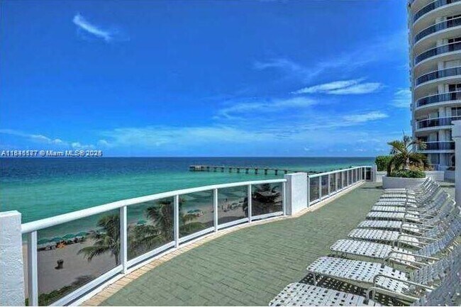 Foto del edificio - 16711 Collins Ave