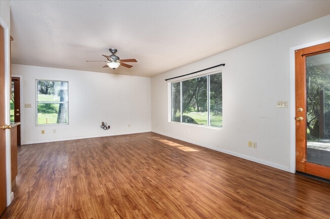 Building Photo - 51708 Rd 426
