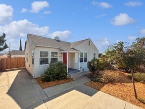 Building Photo - 1675 Cameron Dr