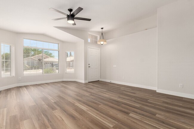 Building Photo - Beautifully Updated 3-Bedroom Home in Prem...
