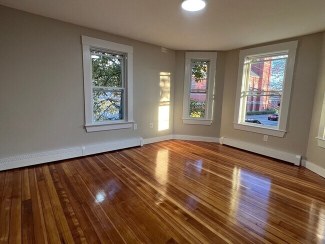 Building Photo - 32 Primrose St