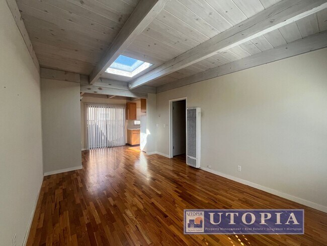 Foto del edificio - Adorable 1 bedroom, 1 bathroom triplex unit located in Seabright, CA