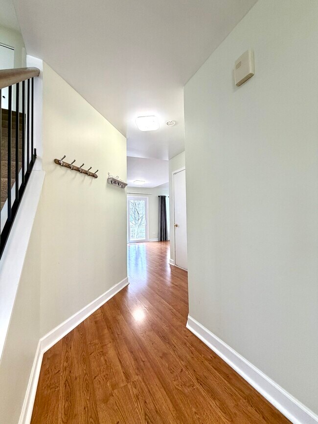 Foto del edificio - 665 Lakewood Farms Dr