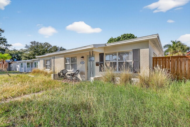 Building Photo - 541 40th Ave NE