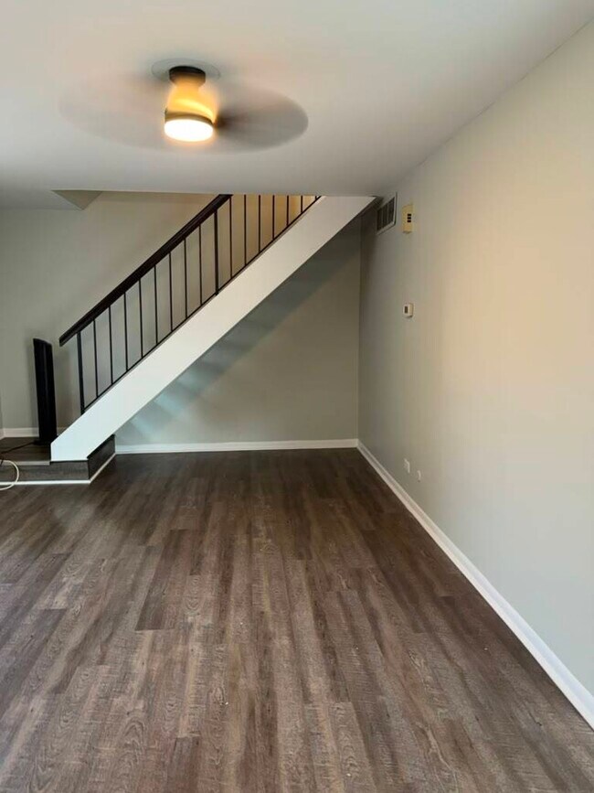 Foto del edificio - 302 Creekside Dr